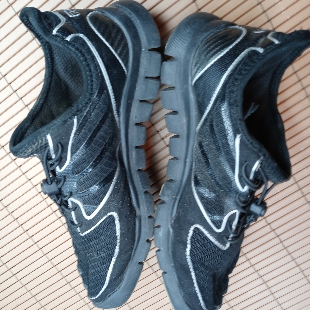 Fila Skelatoes black mesh fabric barefoot shoes. Bungee lace. men's sz 8 . 23 pm - Picture 6 of 10